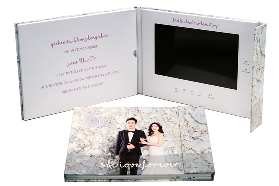 Kualitas 10.1 Inch IPS Display Video Buku Pernikahan Dengan Baterai Isi Ulang Video Album pabrik